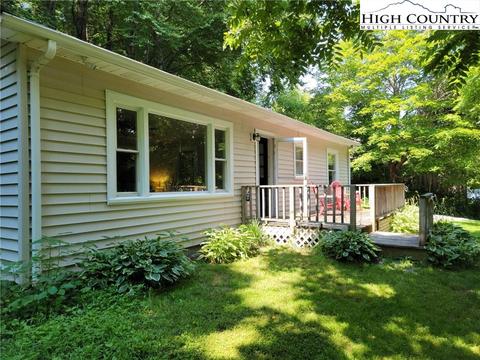 208 North Hampton Road, Boone, NC 28607 photo 2