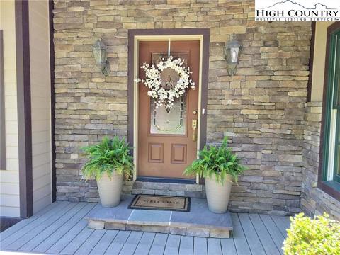 686 Stadium Dr, Boone, NC 28607 photo 3