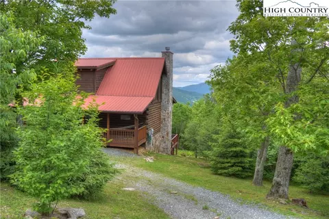 526 Broken Arrow Trl, Boone, NC 28607 photo 2