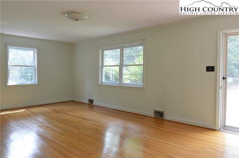 60 Darr St, Sparta, NC 28675 photo 3