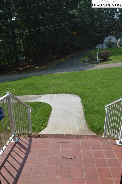 60 Darr St, Sparta, NC 28675 photo 4