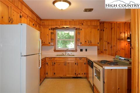 60 Darr St, Sparta, NC 28675 photo 6