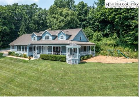 676 Pineview Dr, Boone, NC 28607 photo 2
