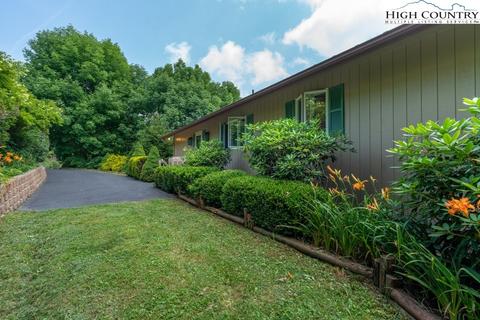 396 Moonlight Trl, Seven Devils, NC 28604 photo 2