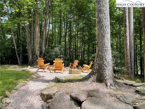 105 Huckleberry Ln, Beech Mountain, NC 28604 photo 2
