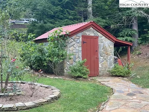 370 Edwin Blevins Rd, Lansing, NC 28643 photo 8