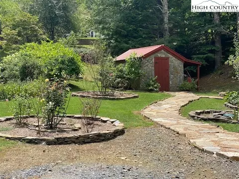 370 Edwin Blevins Rd, Lansing, NC 28643 photo 6