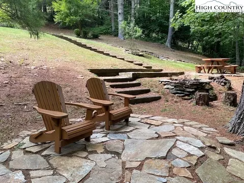 370 Edwin Blevins Rd, Lansing, NC 28643 photo 4