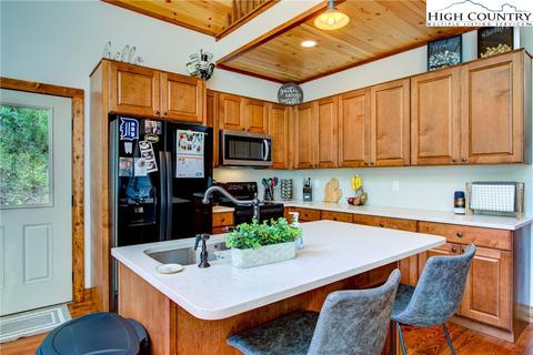 726 Joe Shoemaker Rd, Vilas, NC 28692 photo 9