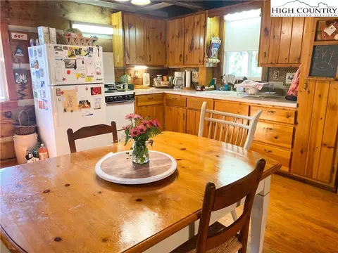 928 White Pine Dr, Ennice, NC 28623 photo 13