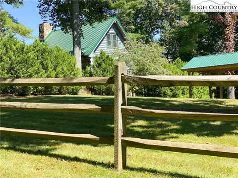 928 White Pine Dr, Ennice, NC 28623 photo 3