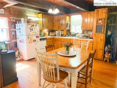 928 White Pine Dr, Ennice, NC 28623 photo 12