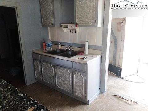 455 Monroe Miller Rd, Lansing, NC 28643 photo 8