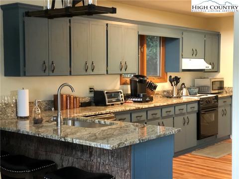 1340 Skyland Dr, Seven Devils, NC 28604 photo 3