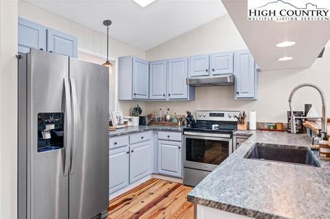 151 Foxwood Ests, Boone, NC 28607 photo 2