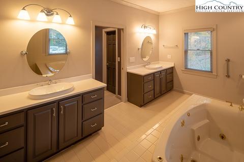868 Forestridge, Boone, NC 28607 photo 25