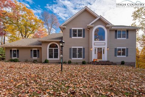 868 Forestridge, Boone, NC 28607 photo 2