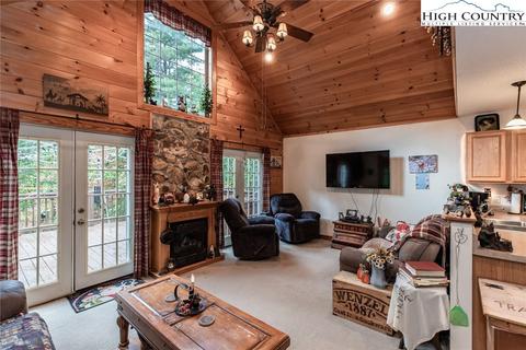 1162 Staghorn Rd, Purlear, NC 28665 photo 2