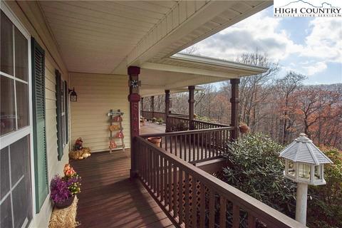 544 Algonquin Dr, Boone, NC 28607 photo 2