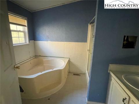 2428 Smithey Rd, Crumpler, NC 28617 photo 6