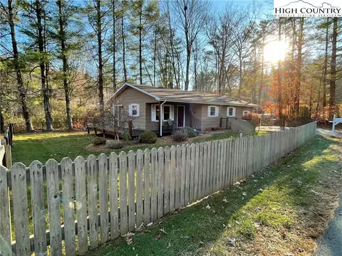 131 Maple Dr, Boone, NC 28607 photo 1