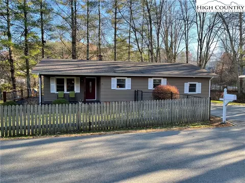 131 Maple Dr, Boone, NC 28607 photo 2