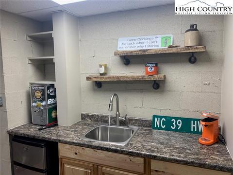 1027 Laurel Cir E, Deep Gap, NC 28618 photo 27