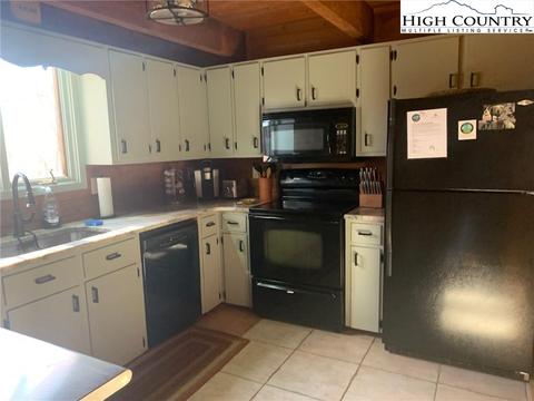 1027 Laurel Cir E, Deep Gap, NC 28618 photo 16