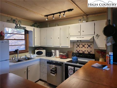 128 Trout Lake Rd, Deep Gap, NC 28618 photo 10