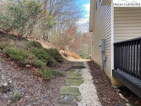 172 High Knolls Ln, Deep Gap, NC 28618 photo 4
