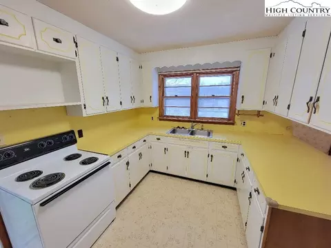 79 Carson Blvd, Sparta, NC 28675 photo 10