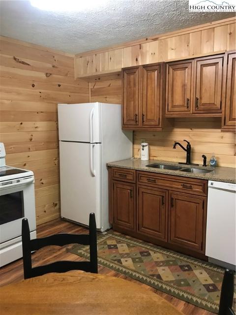 225 225-a Cherrybrook Ln, Boone, NC 28607 photo 4