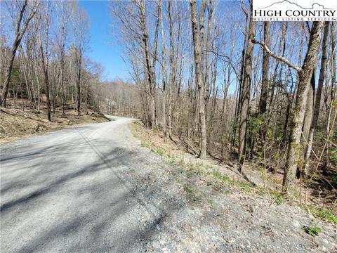 128 Lakeledge Cir, Beech Mountain, NC 28604 photo 1