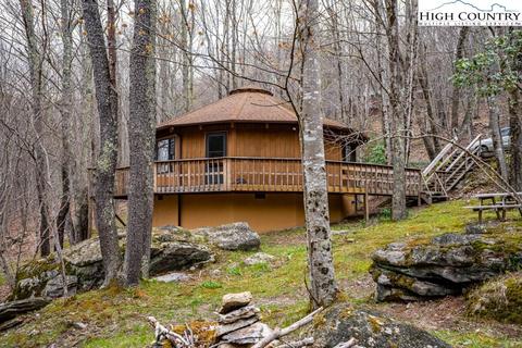 124 Columbine Ln, Beech Mountain, NC 28604 photo 1