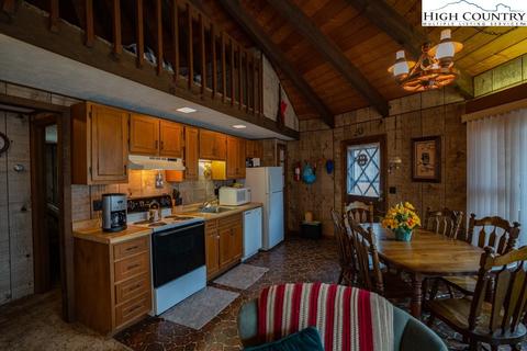 124 Columbine Ln, Beech Mountain, NC 28604 photo 2