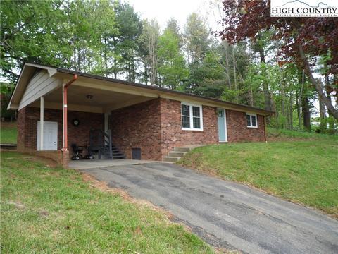 261 Duncan St, Sparta, NC 28675 photo 2