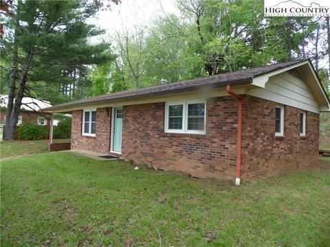 261 Duncan St, Sparta, NC 28675 photo 1