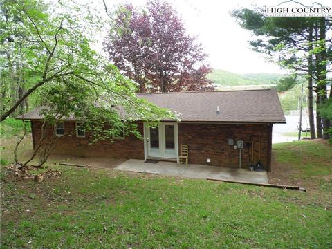 261 Duncan St, Sparta, NC 28675 photo 4