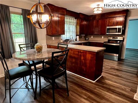 702 Huffman River Ln, Purlear, NC 28665 photo 18