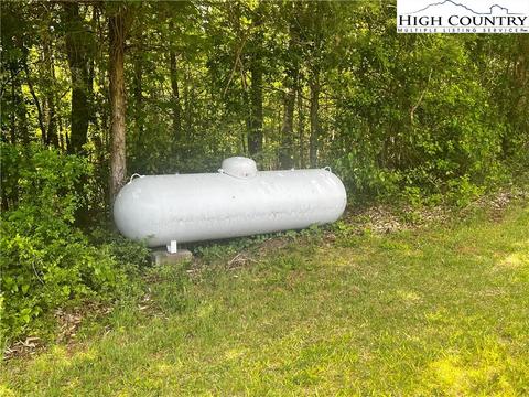 702 Huffman River Ln, Purlear, NC 28665 photo 9