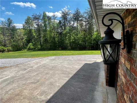 702 Huffman River Ln, Purlear, NC 28665 photo 4