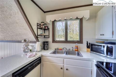125 Buckeye Ln, Seven Devils, NC 28604 photo 14
