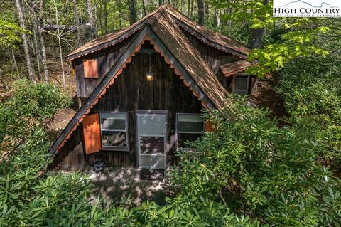 91 Oak Moore Dr, Newland, NC 28657