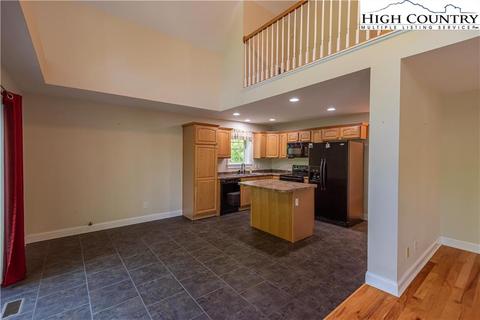 281 Hillside Oaks Dr, Jefferson, NC 28640 photo 3