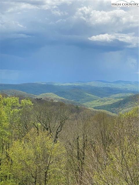 381 Cloud Spring Dr, Sugar Mountain, NC 28604 photo 4