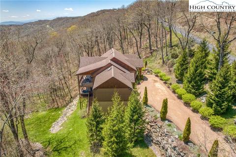 381 Cloud Spring Dr, Sugar Mountain, NC 28604 photo 2