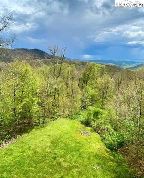381 Cloud Spring Dr, Sugar Mountain, NC 28604 photo 5