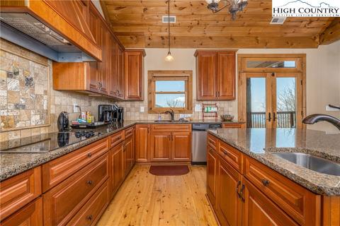 381 Cloud Spring Dr, Sugar Mountain, NC 28604 photo 15