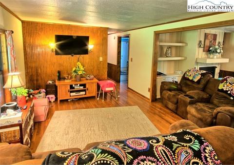 160 Phoenix Dr, Lansing, NC 28643 photo 9