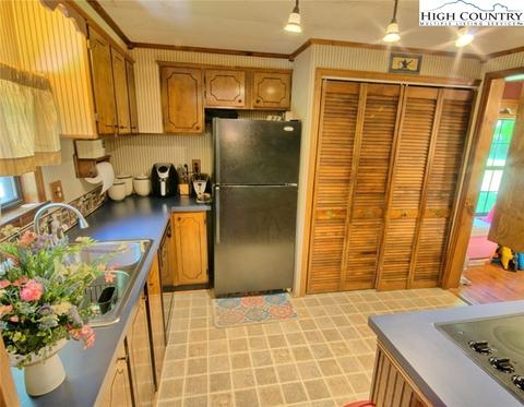 160 Phoenix Dr, Lansing, NC 28643 photo 16